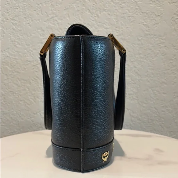 MCM Black Leather Handbag made in Germany - Picture 4 of 10